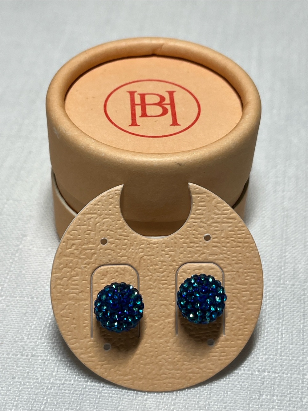 Hillberg & Berk Blue Crystal Pave Stud Earrings
Sterling silver
6mm